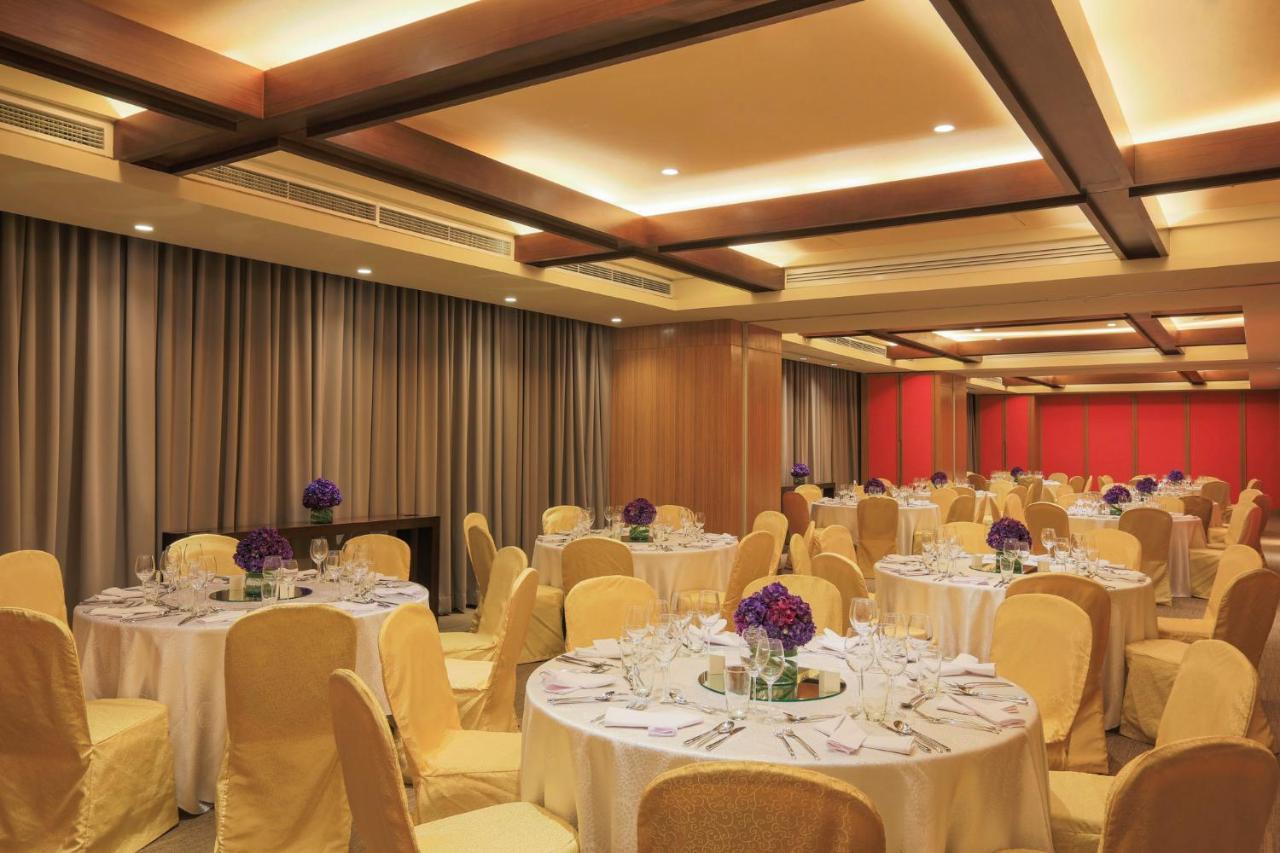 Holiday Inn & Suites Makati By Ihg Makati City Kültér fotó The ballroom