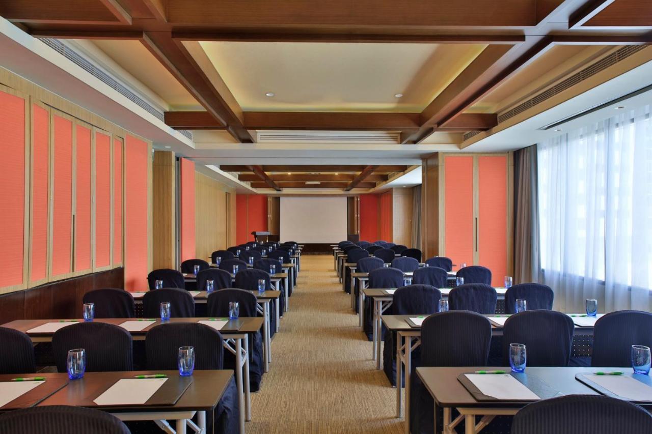 Holiday Inn & Suites Makati By Ihg Makati City Kültér fotó Meeting room