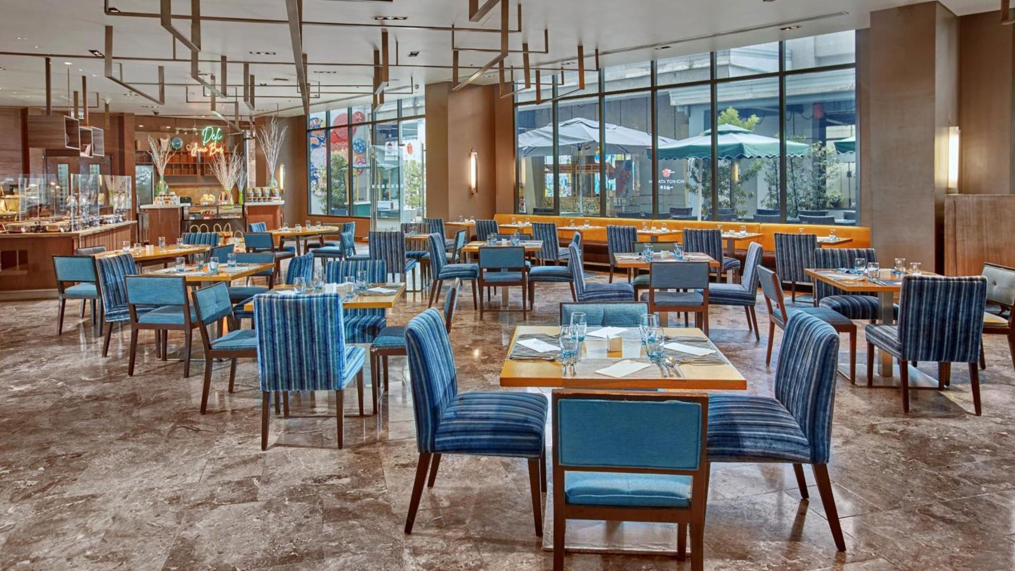 Holiday Inn & Suites Makati By Ihg Makati City Kültér fotó The restaurant