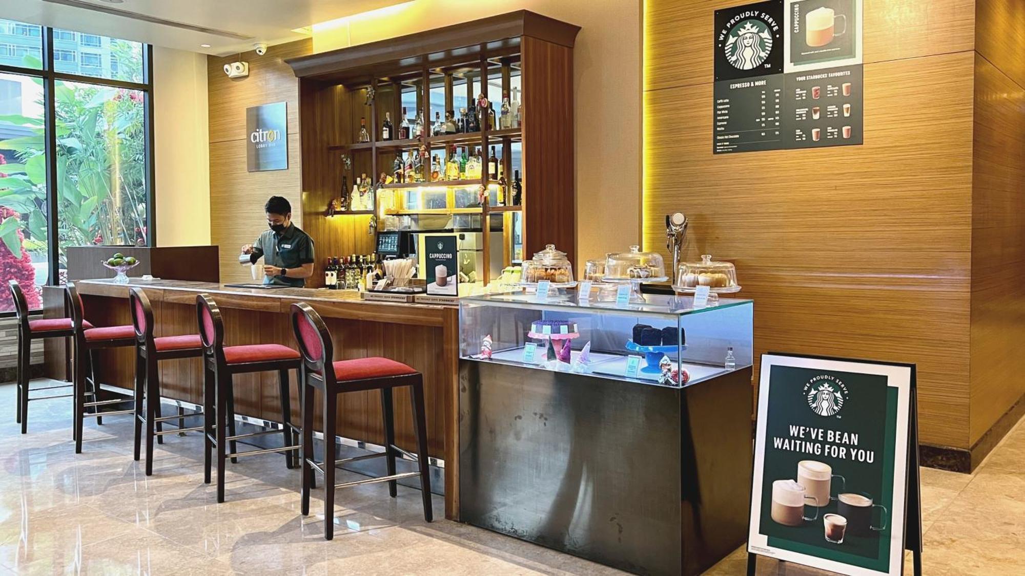 Holiday Inn & Suites Makati By Ihg Makati City Kültér fotó Starbucks in Hong Kong